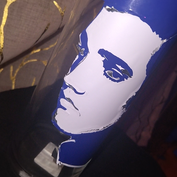 Blue BluevVector-ized glass vase - Picture 4 of 6